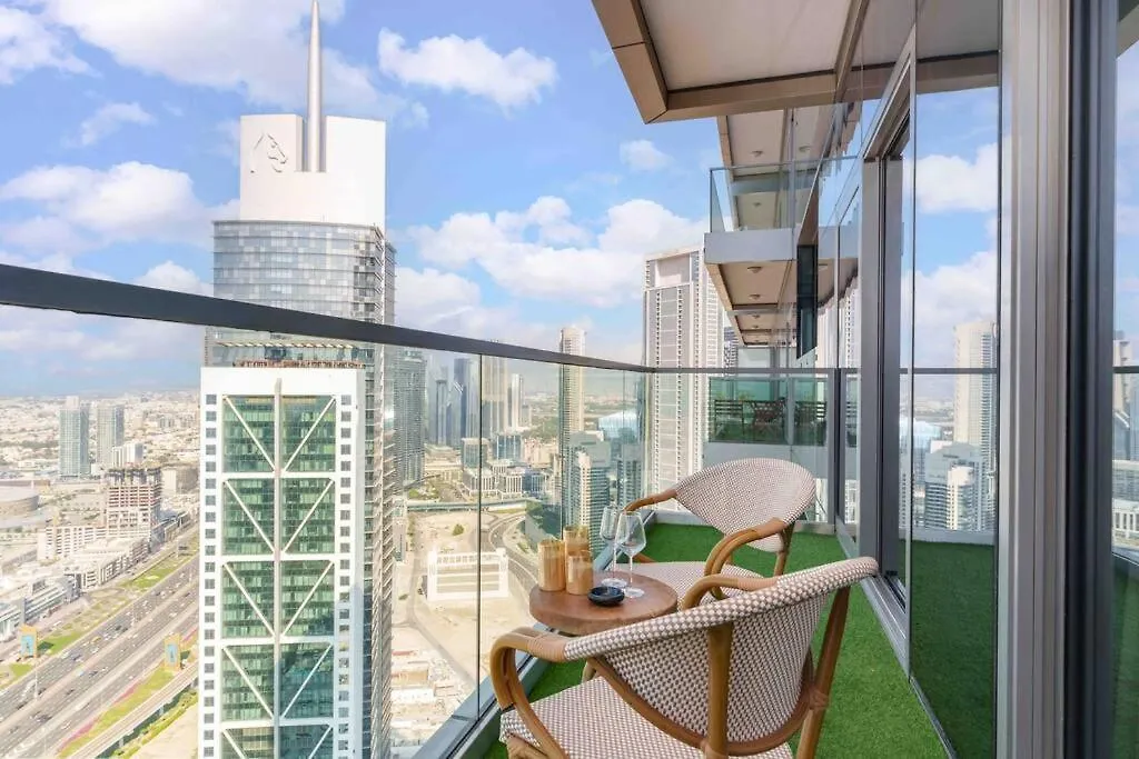 5 Stars Living Infinity Pool Burj Khalifa View Apartment Dubai